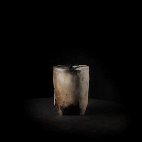 Pit fire, vase med føtter