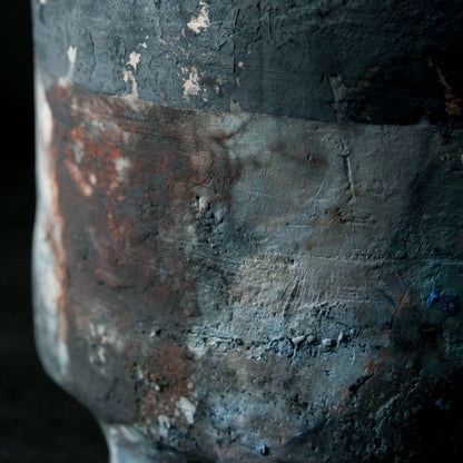 Pit fire, vase med føtter