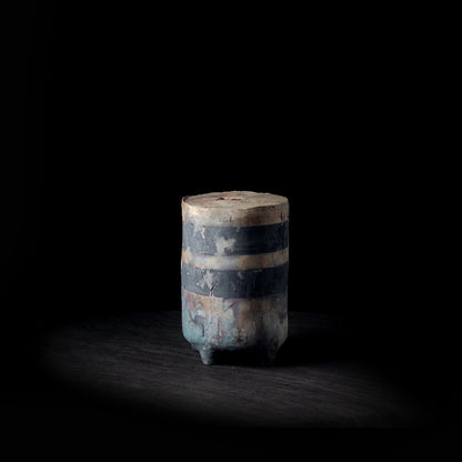 Pit fire, vase med føtter