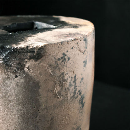 Pit fire, vase med føtter