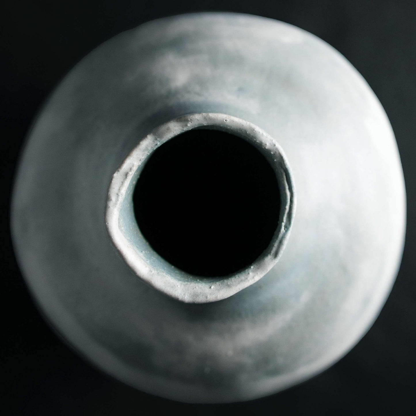 Steingods, høy vase